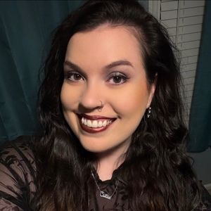 Meet your Posher, Caitlin